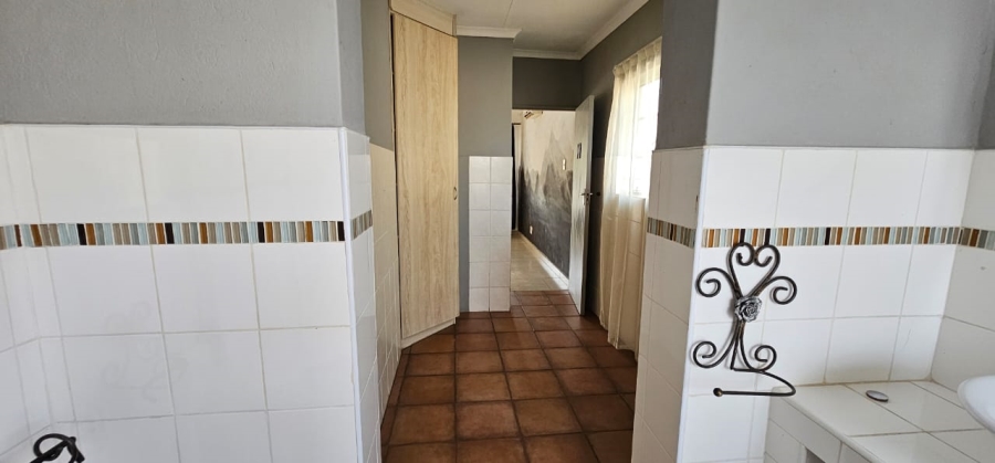 5 Bedroom Property for Sale in Mooinooi North West